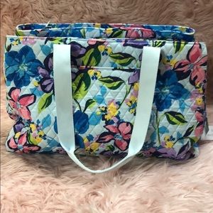 Vera Bradley compartment shoulder bag.